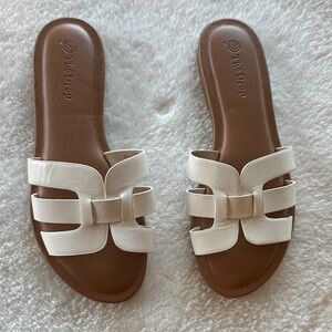 The drop sandals